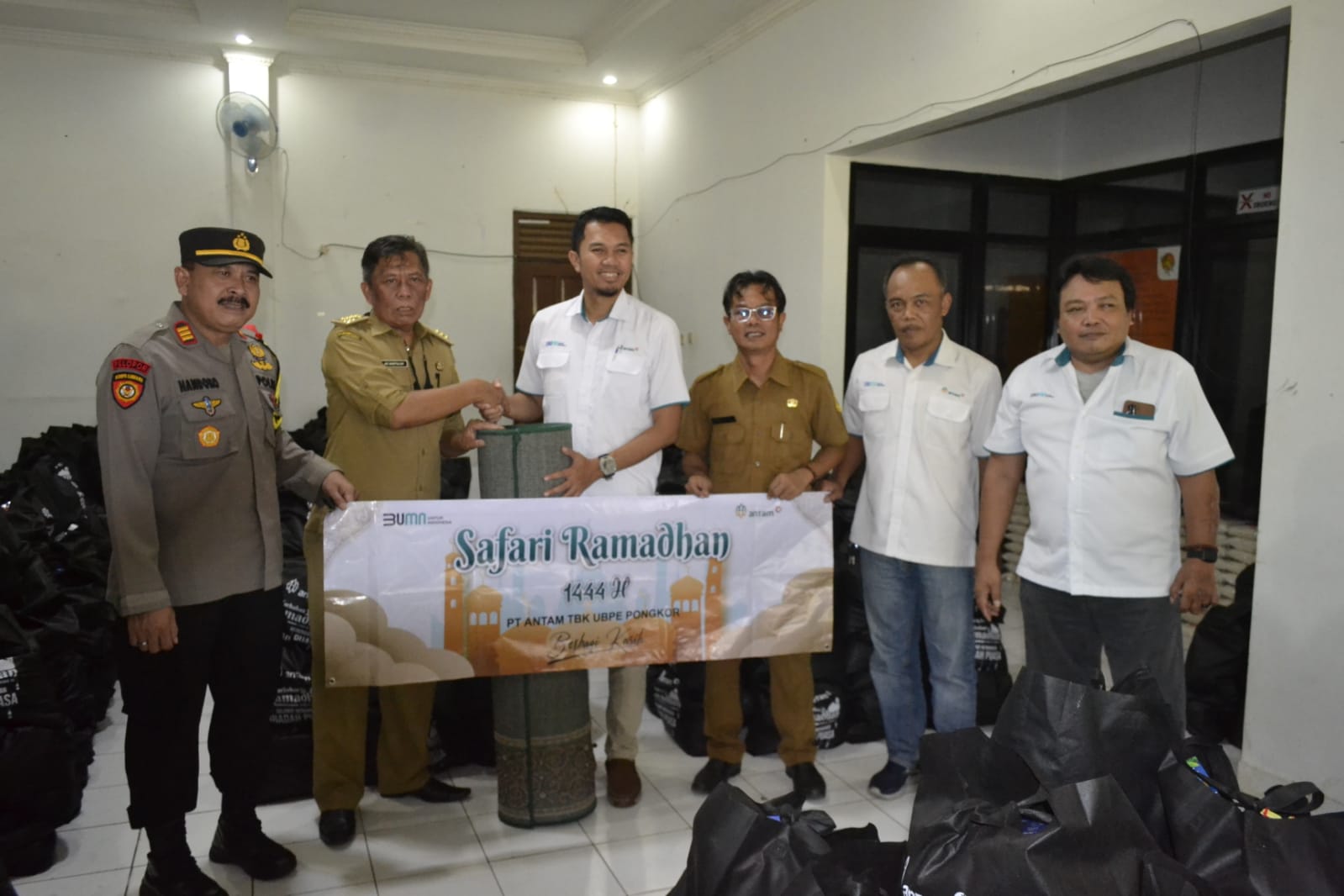 PT Antam Bagikan 1500 Paket Sembako dan Santuni Anak Yatim PT Antam