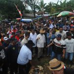 Ketua DPRD Kabupaten Bogor, Rudy Susmanto mendampingi Sekjen Partai Gerindra di festival budaya adu kuluwung, sukamakmur, kabupaten bogor, Jawa Barat. Kamis (4/5/2023). Selo