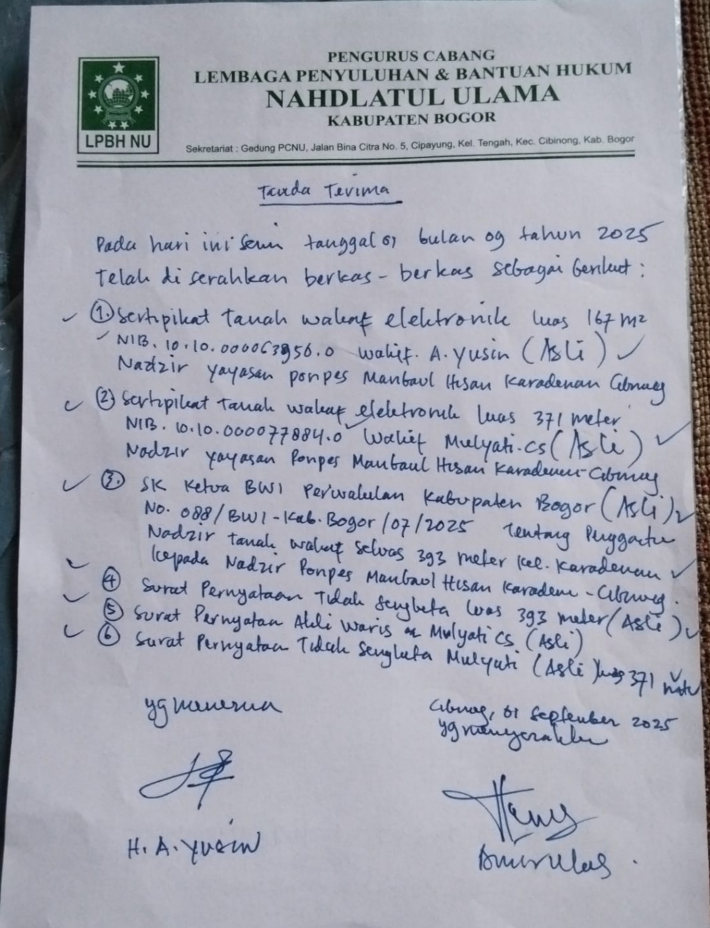 foto: Surat Serah Terima Penyerahan Dua Bidang Sertipikat Elektronik Tanah Wakaf, dari LWP PWNU Jabar kepada Pengasuh Ponpes Manbaul Hisan Cibinong, Kabupaten Bogor. 