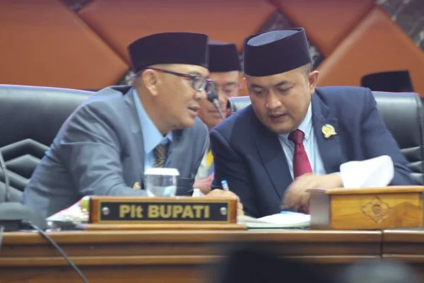 Ketua DPRD Kabupaten Bogor Rudy Susmanto memimpin rapat paripurna DPRD