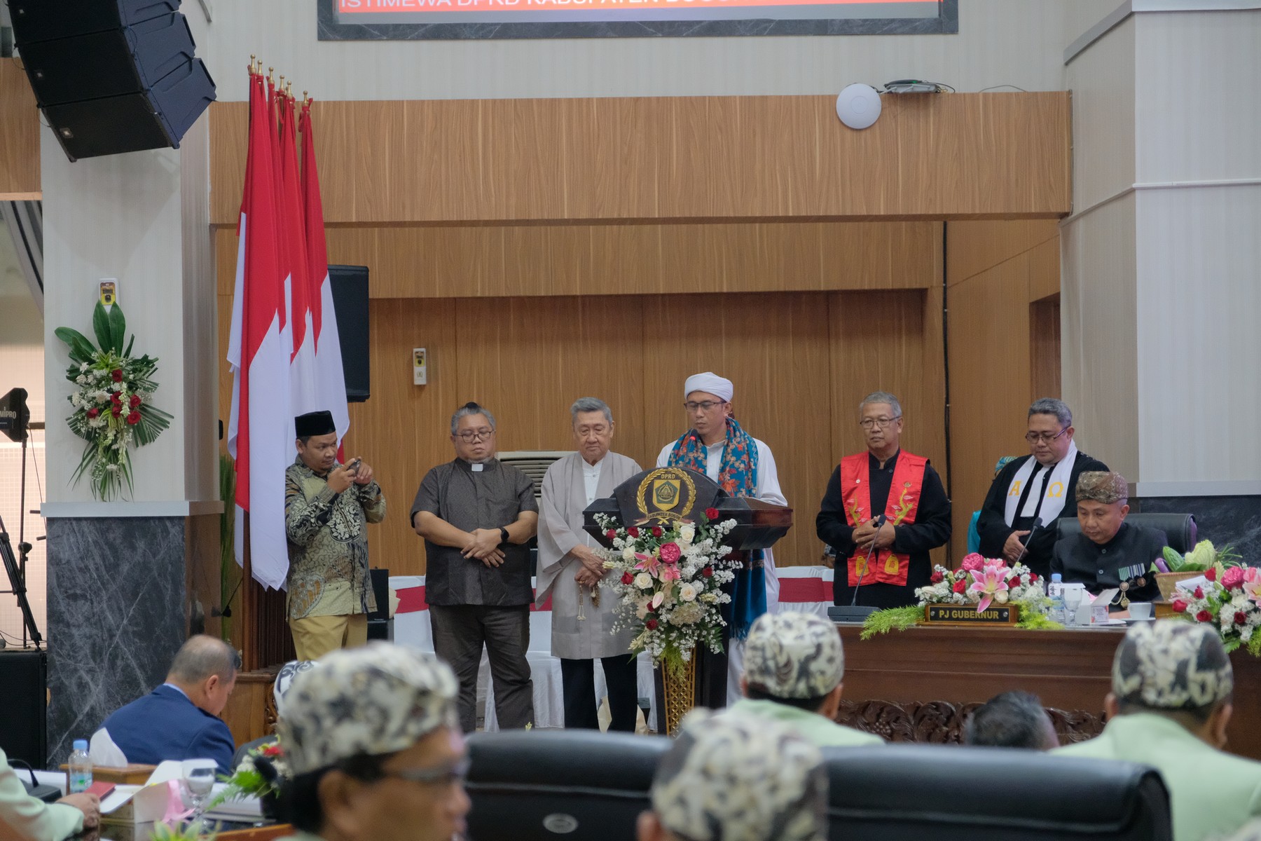 Sejumlah tokoh berbagai agama yang hadir dalam sidang paripurna