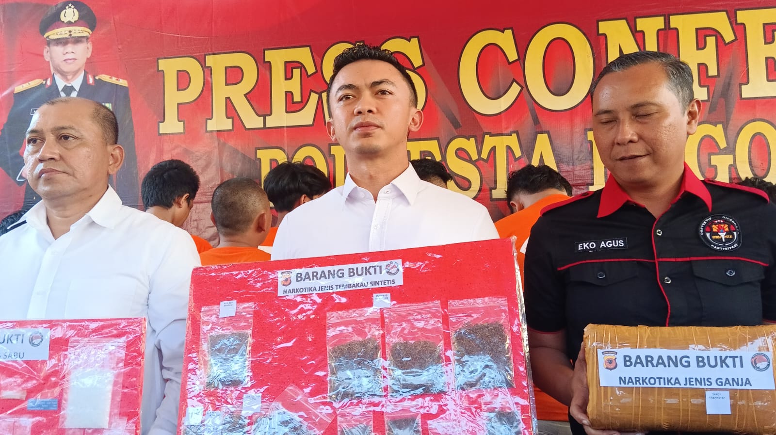 IMG-20240715-WA0057 Jadi Kurir Sabu, Polisi Ringkus Pasutri di Kota Bogor